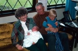 1976-05-06-05-Grandparents-Leaving.jpg